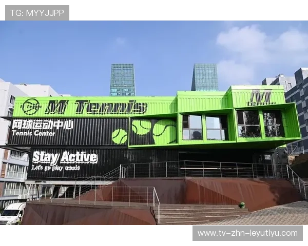 网球场馆推广夜间亲子练习优惠套餐，网球体验馆